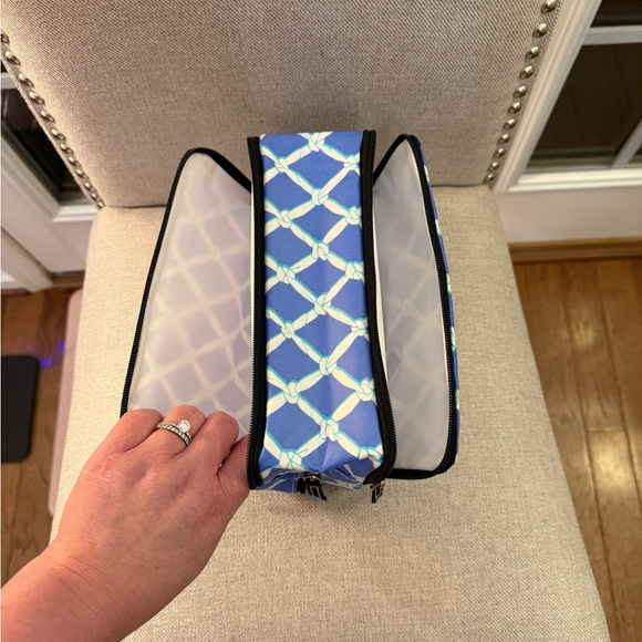 Scout “3-Way Toiletry Bag” Blue with White Rope-Link Pattern - *LIKE NEW* - Picture 7 of 7